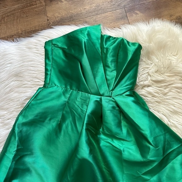 ELLIATT Protea Gown In Emerald Green - Picture 4 of 6